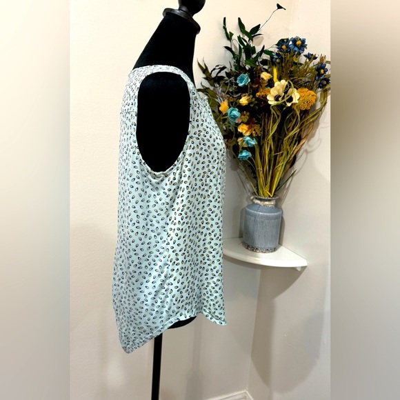 Loft Stylish Sleeveless Printed Top - Light Blue button Down BlouseSize Small - Picture 6 of 10